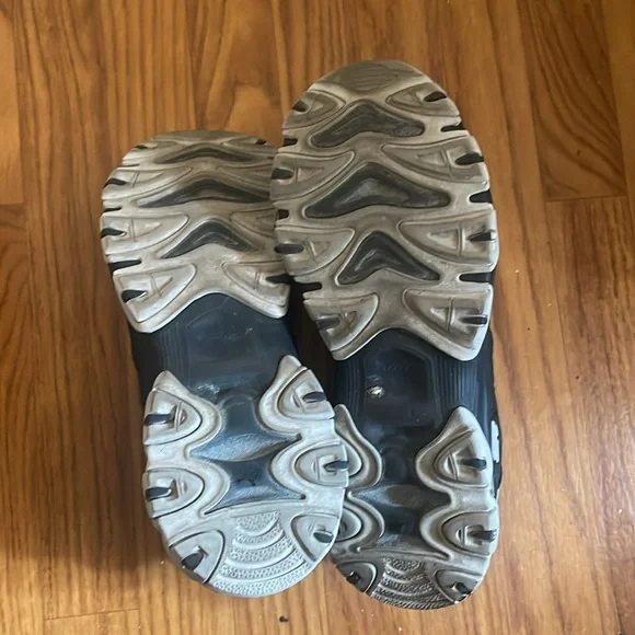 Skechers Black and White Slip In Sneakers Size 9 - Picture 4 of 5